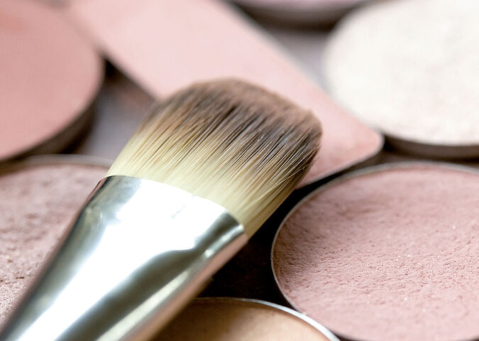 The safety and harmlessness of skin care and decorative cosmetics must be demonstrated by marketability certification.