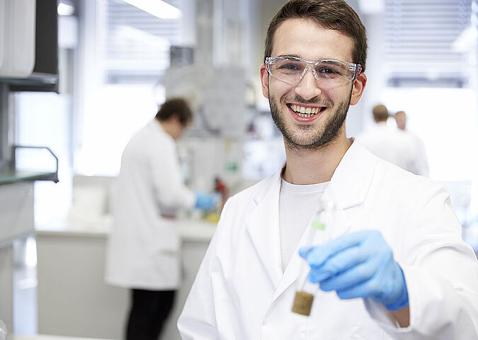 WESSLING laboratory chemist analysing dry mass for a biogas plant.